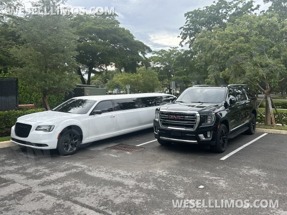 2023 Pinnacle  Chrysler 300  stretch Limousine