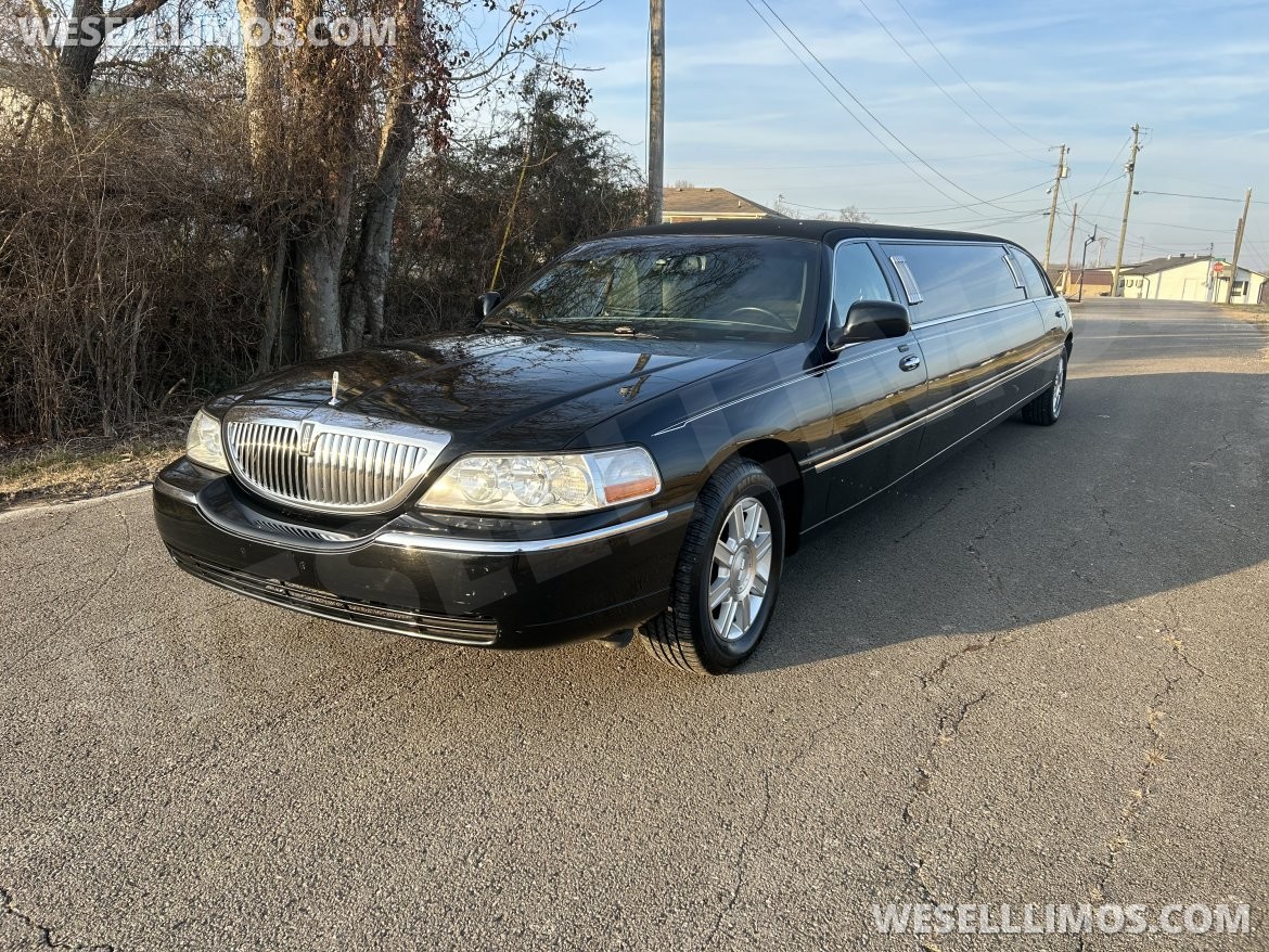 Limousine for sale: 2006 Lincoln Town-car Limousine by Krystal Enterprises