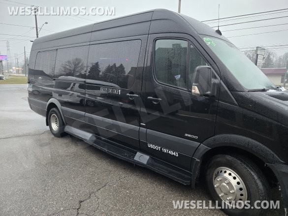 2015 Executive Coach  Mercedes-Benz Sprinter