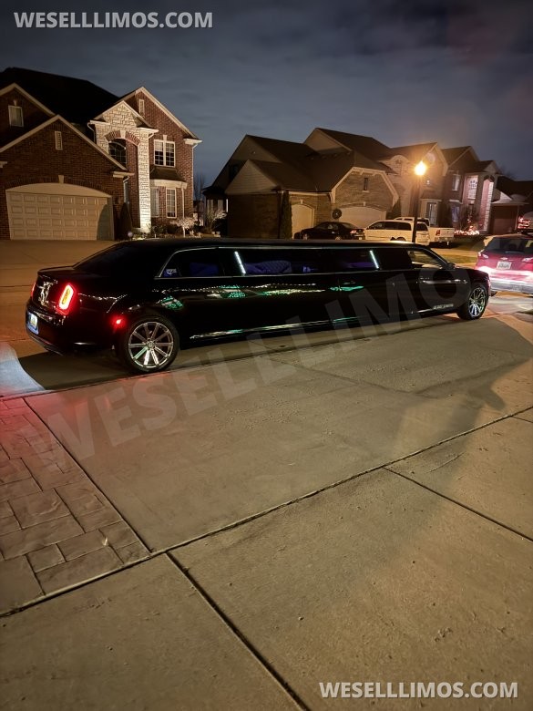 2017 Chrysler 300 Limo