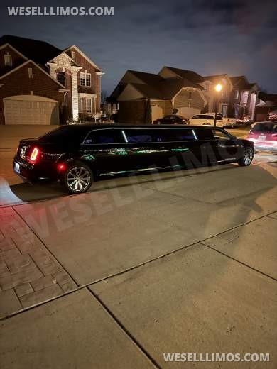 2017 Chrysler 300 Limo