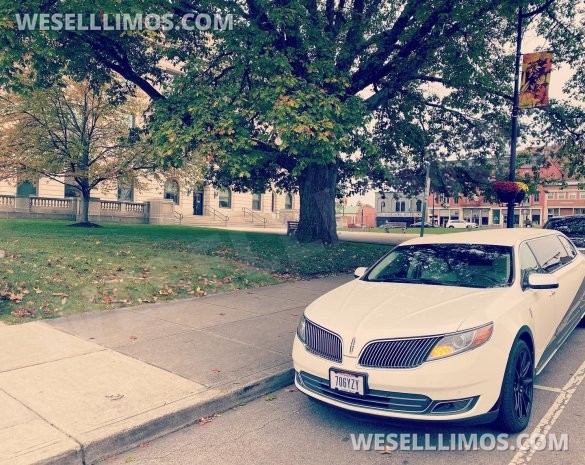 2013 Lincoln MKS Limousine for Sale in Springboro, OH - Photo 3