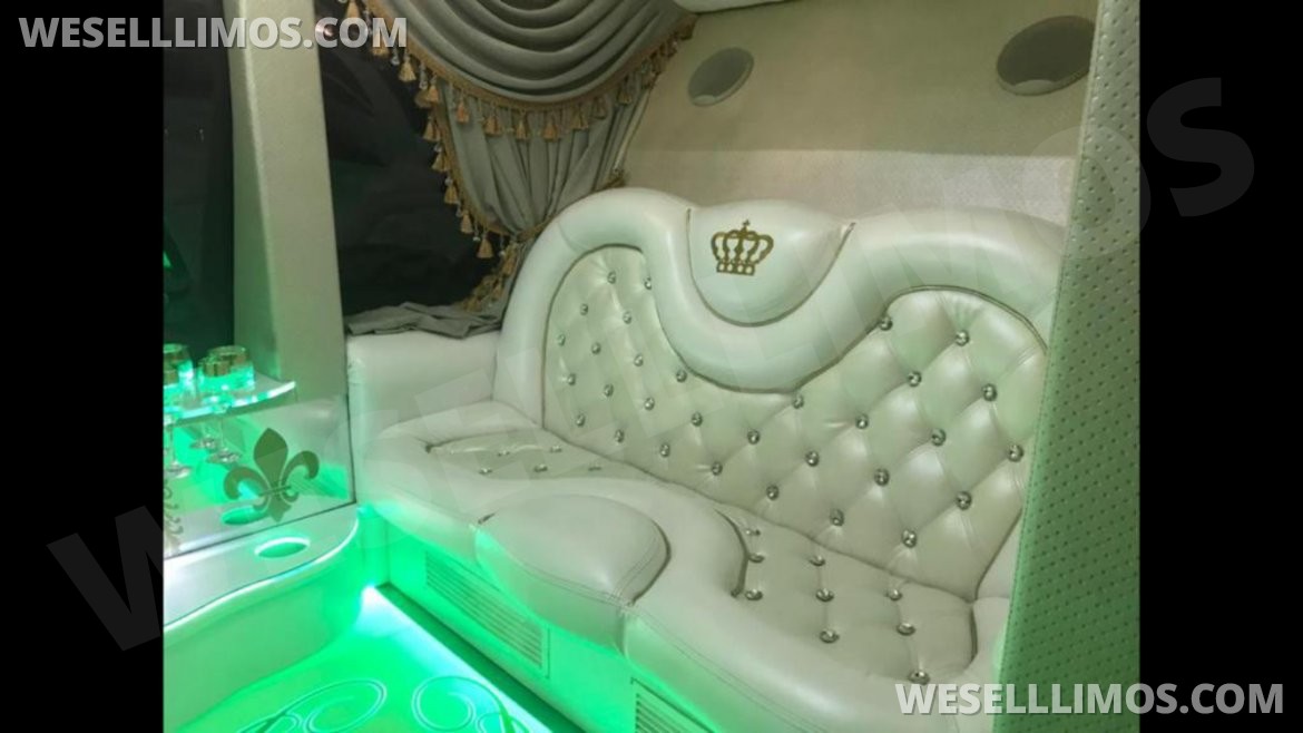 Photo of Exotic for sale: 2001 Lincoln town car by carriage