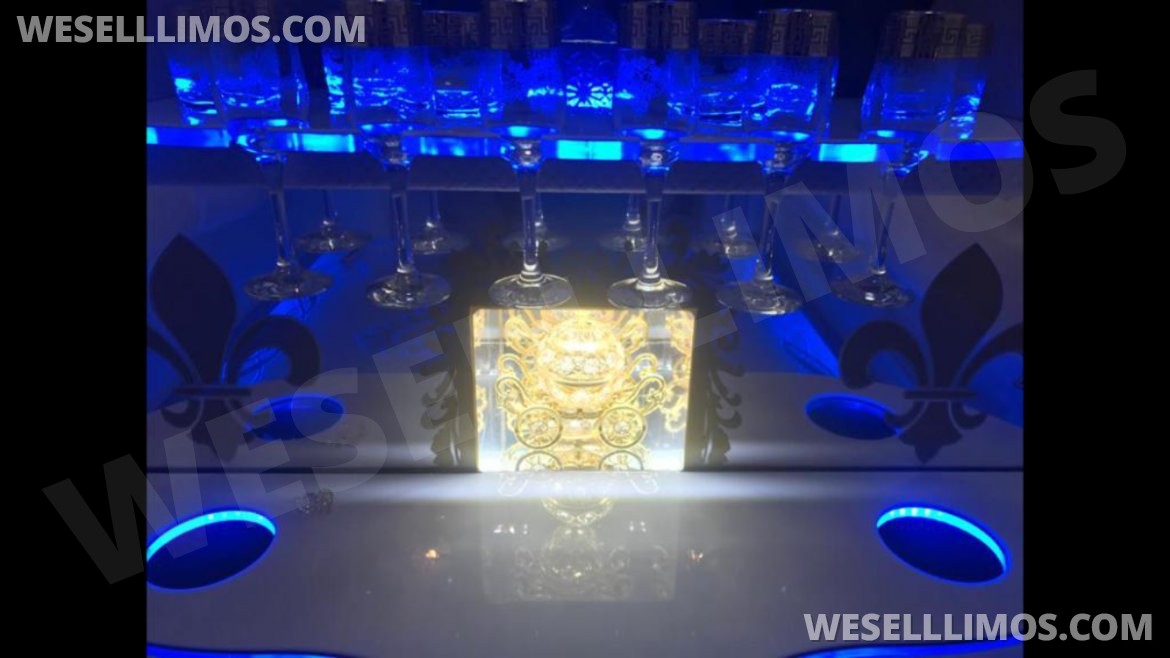 Photo of Exotic for sale: 2001 Lincoln town car by carriage