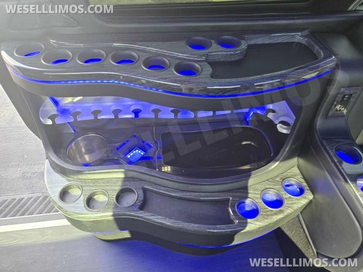 Limousine for Sale in Troy, OH - Photo 3