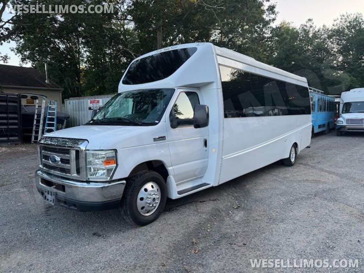 Executive Shuttle for sale: 2017 Ford E450 by Berkshire