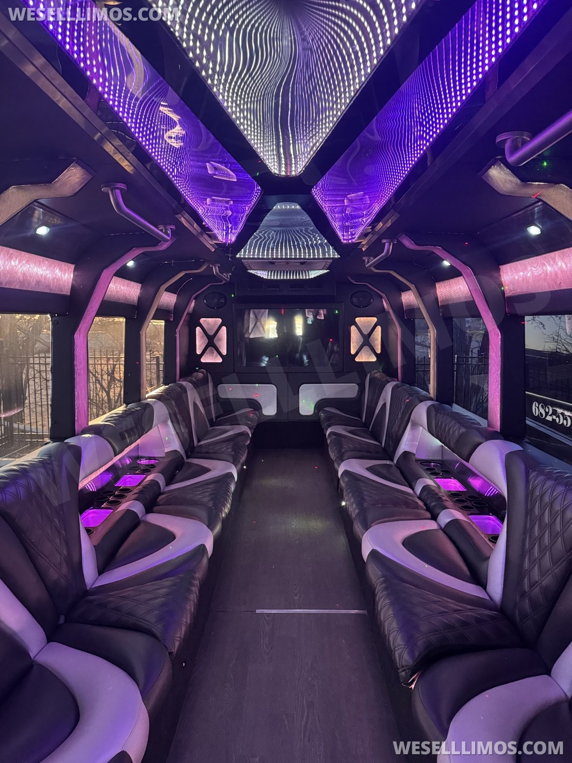 Limo Bus for sale: 2006 GMC C5500 by Pinnacle