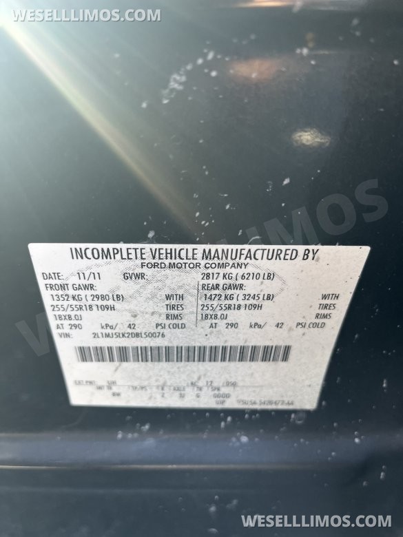 2013 Royale Lincoln MKT 70” Limousine