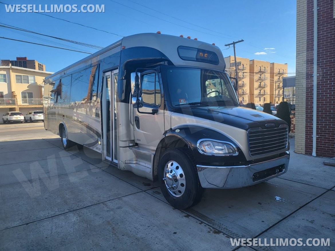 Shuttle Bus for sale: 2011 Freightliner M2