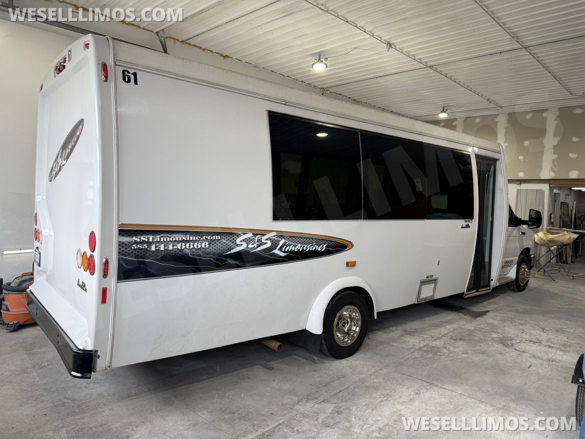 Limo Bus for sale: 2015 Ford E450 28&quot; by Ameritrans