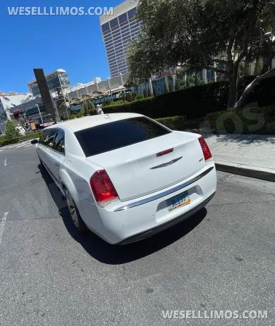 2018 Chrysler 300 Limousine for Sale in Las Vegas, Nevada, US - Photo 4