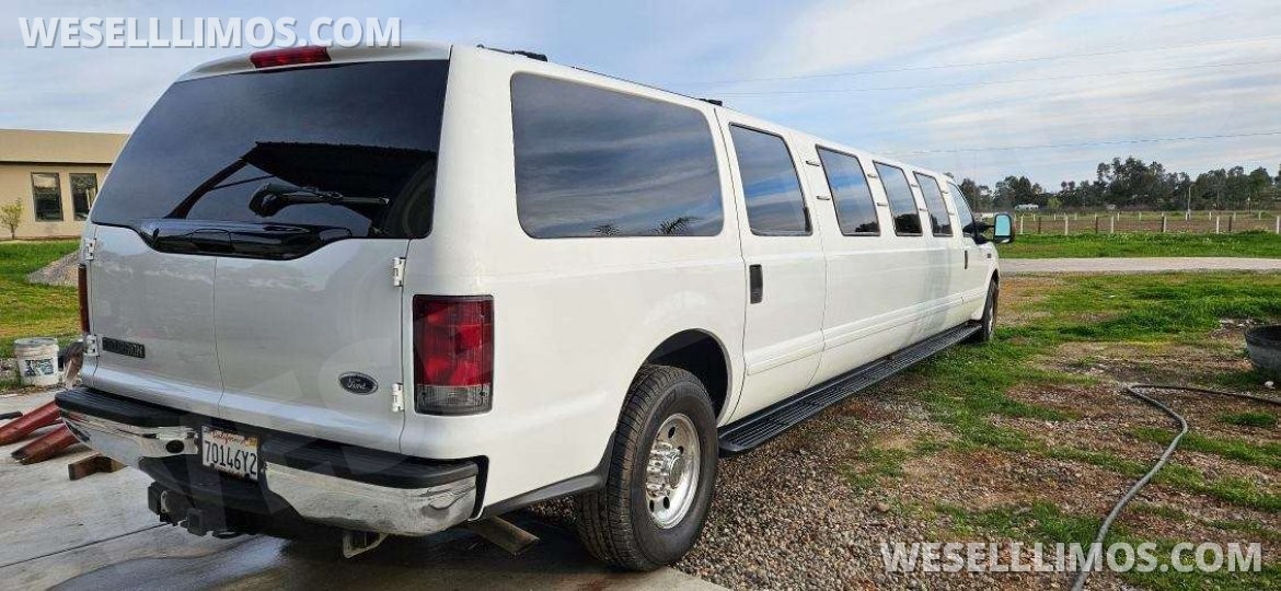 2005 Ford Excursion SUV Stretch - Photo 2