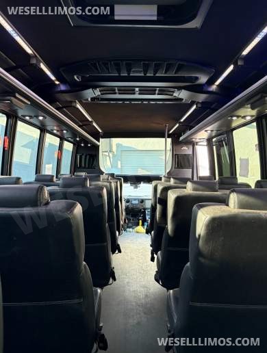 2016 Ford F550 Executive Shuttle for Sale in Orlando, Florida, US - Photo 4