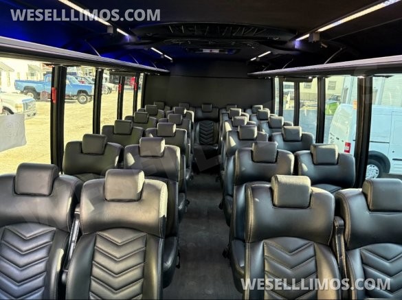 2016 Ford F550 Executive Shuttle for Sale in Orlando, FL - Photo 3