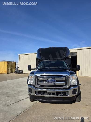 2015 Ford F550 Executive Shuttle for Sale in Erie, PA - Photo 2