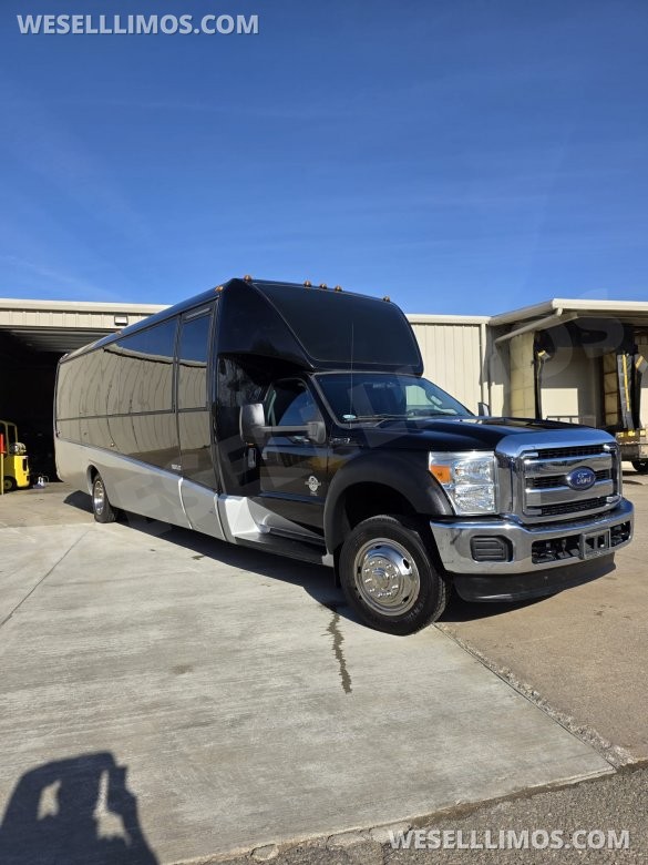 2015 Ford F550 Executive Shuttle for Sale in Erie, PA - Photo 3