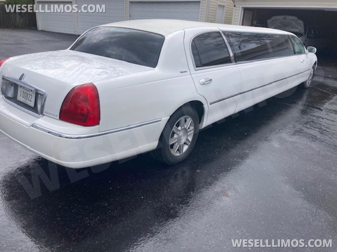 Photo of Limousine for sale: 2007 Lincoln town car 120" by executive coach