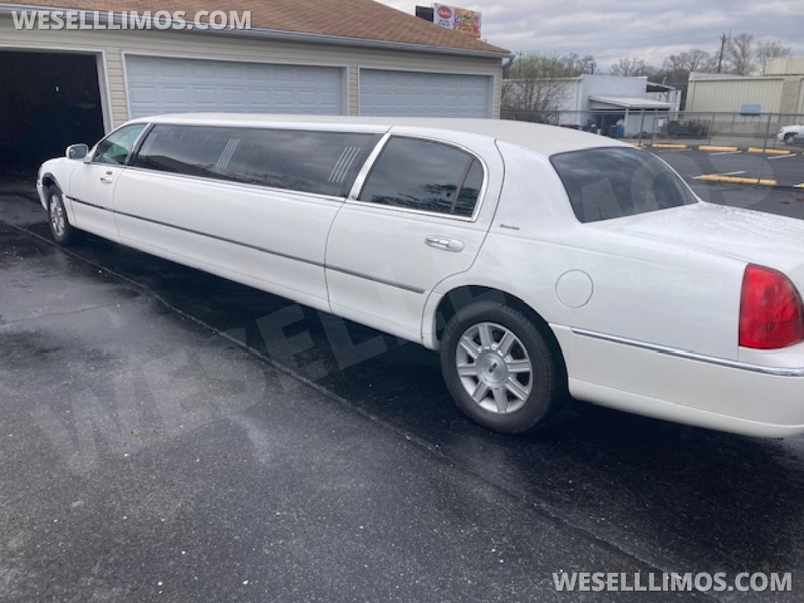 Photo of Limousine for sale: 2007 Lincoln town car 120" by executive coach