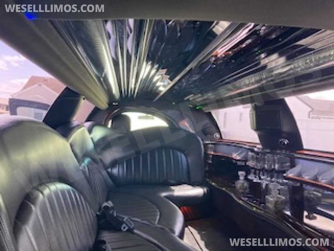 Photo of Limousine for sale: 2007 Lincoln town car 120" by executive coach