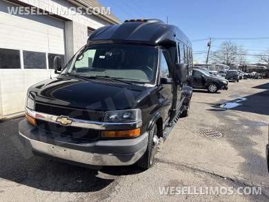 2014 Chevrolet EXPRESS COMMERCIAL 3500 Truck for Sale in Babylon, NY - Main Photo