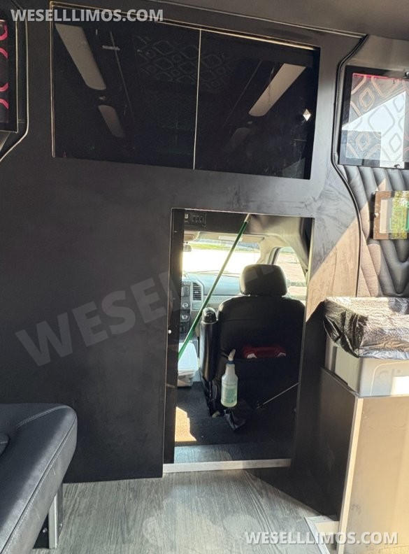 2018 Executive Ford F550 Limo Bus