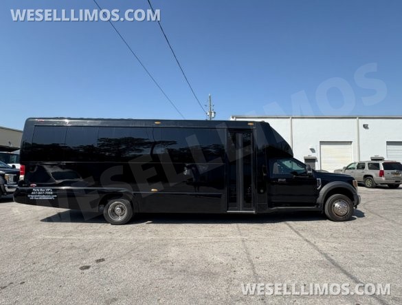 2018 Executive Ford F550 Limo Bus