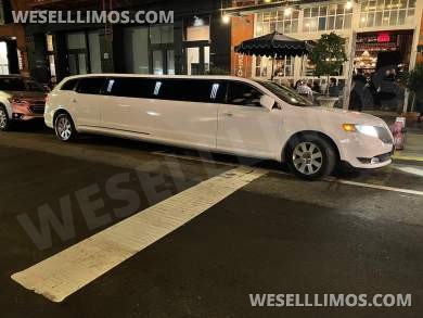 2013 Executive coach Lincoln Mkt Limousine