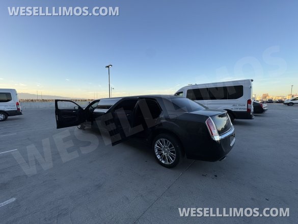 2014 Chrysler 300 Executive Coach Builder 7 Passenger Limousine**Priced to Sell**