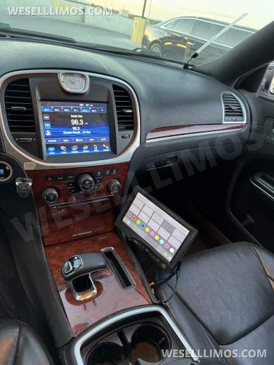 2014 Chrysler 300 Executive Coach Builder 7 Passenger Limousine**Priced to Sell**