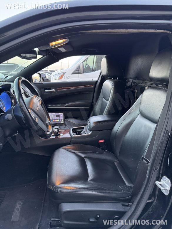 2014 Chrysler 300 Executive Coach Builder 7 Passenger Limousine**Priced to Sell**