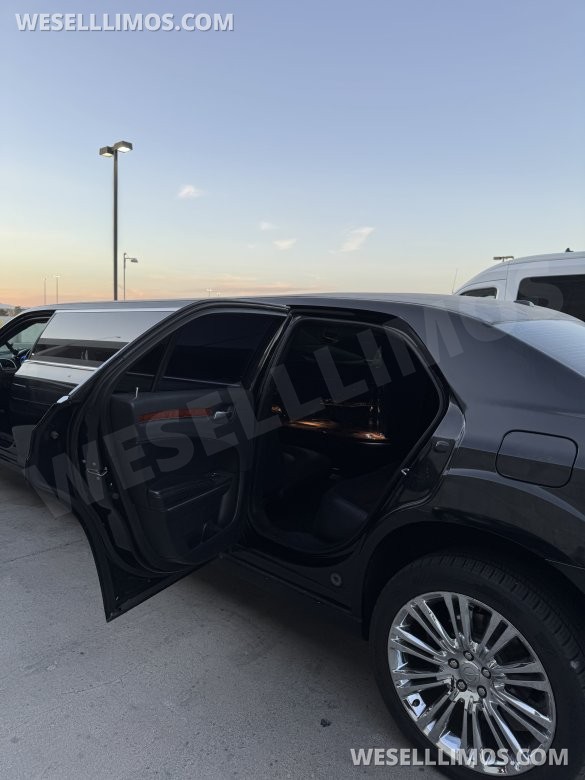 2014 Chrysler 300 Executive Coach Builder 7 Passenger Limousine**Priced to Sell**