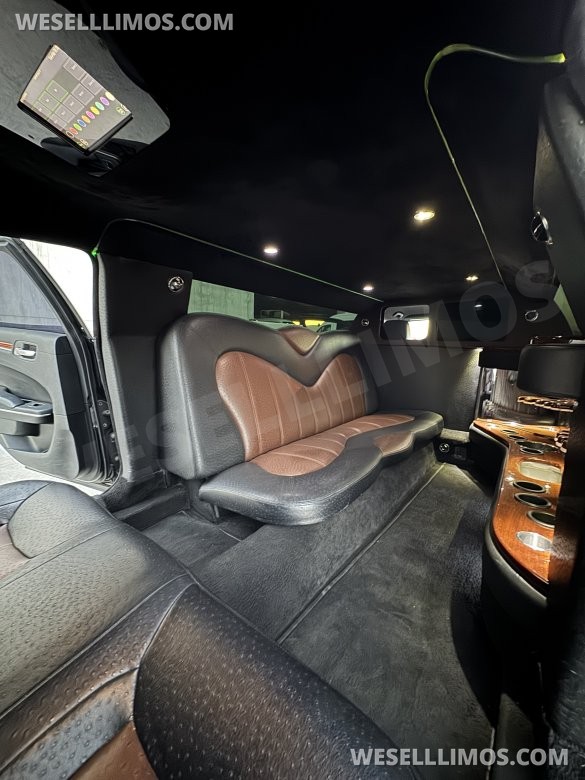 2014 Chrysler 300 Executive Coach Builder 7 Passenger Limousine**Priced to Sell**