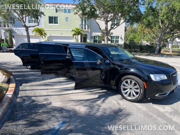 2017 Pinnacle Chrysler 300 Limousine