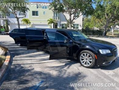 2017 Pinnacle Chrysler 300 Limousine