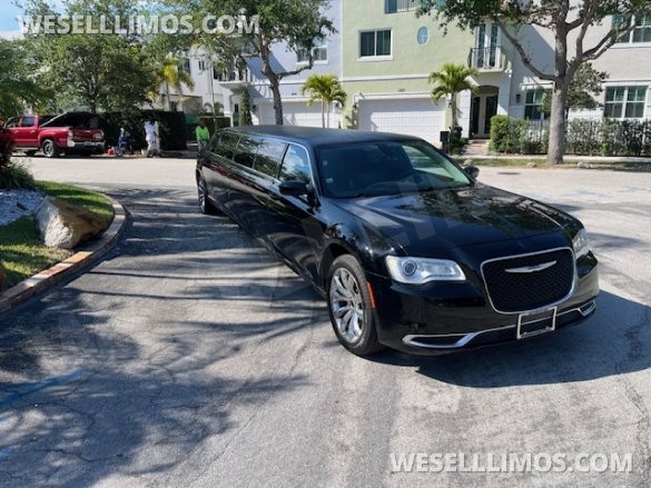 2017 Pinnacle Chrysler 300 Limousine