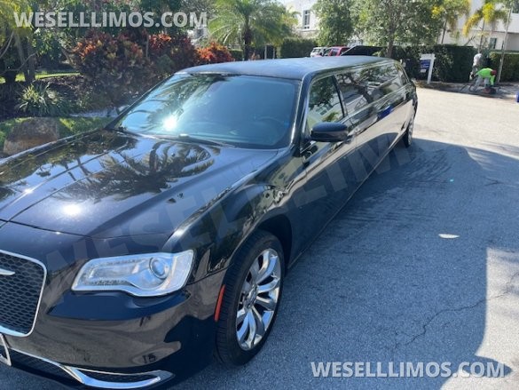 2017 Pinnacle Chrysler 300 Limousine