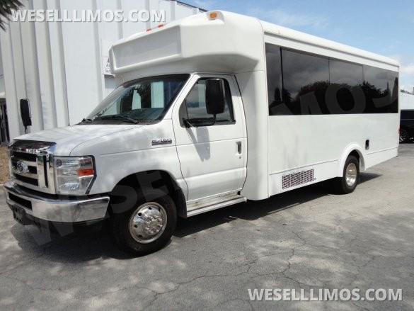 2013 LGE Ford E450 Limo Bus