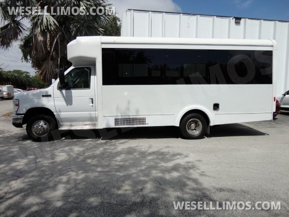 2013 LGE Ford E450 Limo Bus