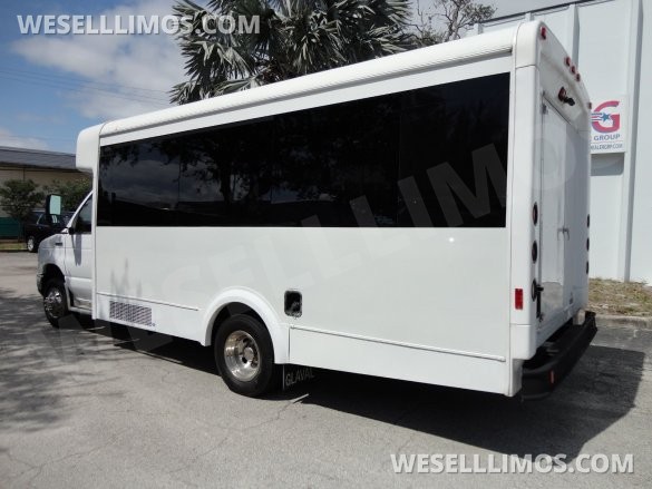 2013 LGE Ford E450 Limo Bus