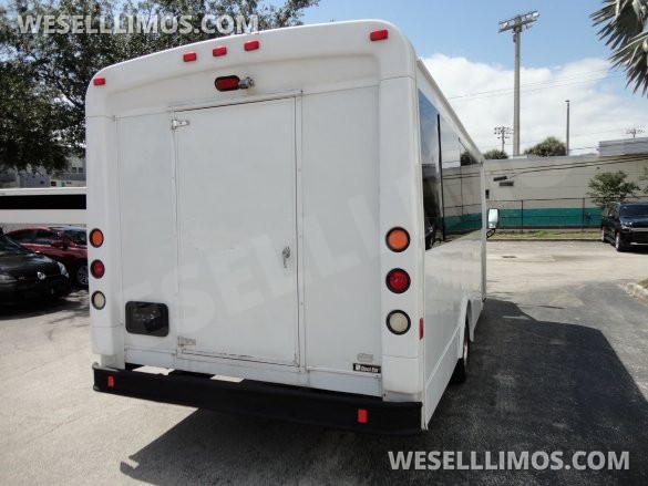 2013 LGE Ford E450 Limo Bus