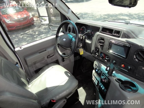 2013 LGE Ford E450 Limo Bus