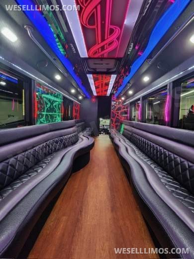 2015 LGE Ford F550 Limo Bus - Limo Bus for Sale in Delray Beach, FL - Photo 8