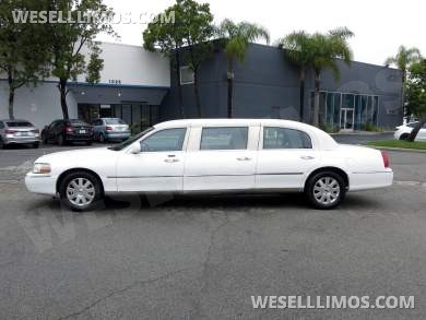2004 LCW Lincoln Town Car 6-Door Limousine