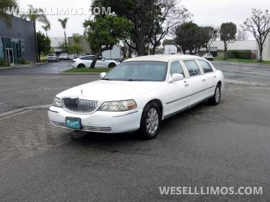 2004 LCW Lincoln Town Car 6-Door Limousine
