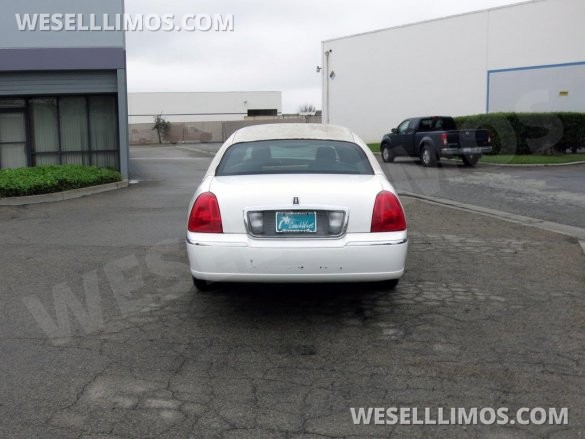 2004 LCW Lincoln Town Car 6-Door Limousine