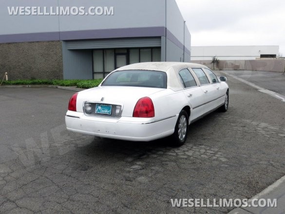 2004 LCW Lincoln Town Car 6-Door Limousine