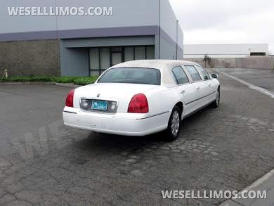 2004 LCW Lincoln Town Car 6-Door Limousine