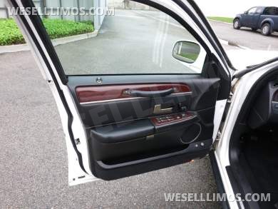 2004 LCW Lincoln Town Car 6-Door Limousine