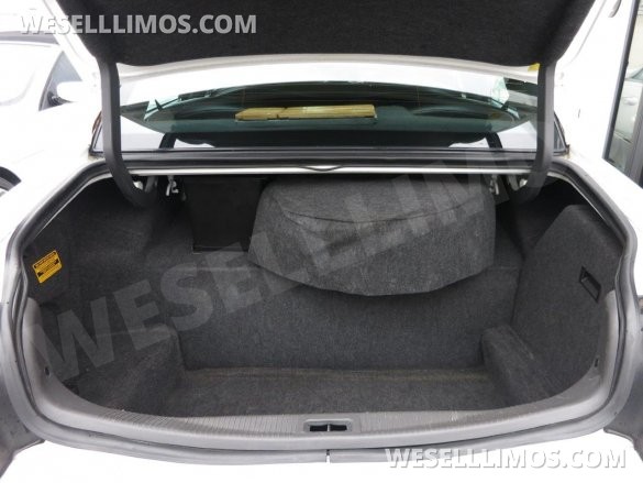2004 LCW Lincoln Town Car 6-Door Limousine