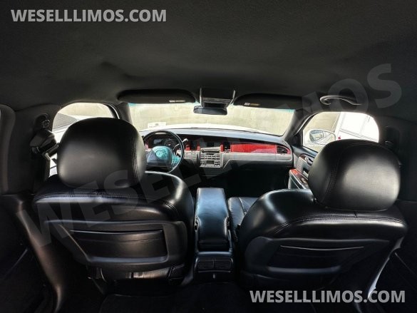 2004 LCW Lincoln Town Car 6-Door Limousine